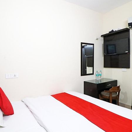 Hotel Westend Holiday Home 5 Mint From Nizamuddin Railway Station New Delhi Buitenkant foto