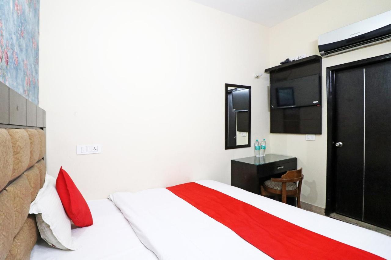 Hotel Westend Holiday Home 5 Mint From Nizamuddin Railway Station New Delhi Buitenkant foto