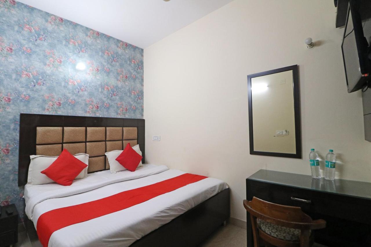 Hotel Westend Holiday Home 5 Mint From Nizamuddin Railway Station New Delhi Buitenkant foto
